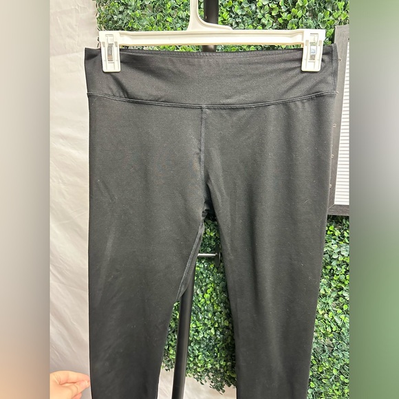 EUC Fabletics | Black Capri Legging - Picture 2 of 5